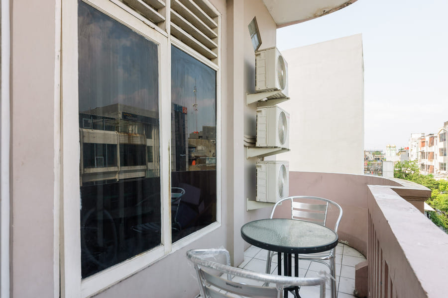 RedDoorz near Seasons City Mall