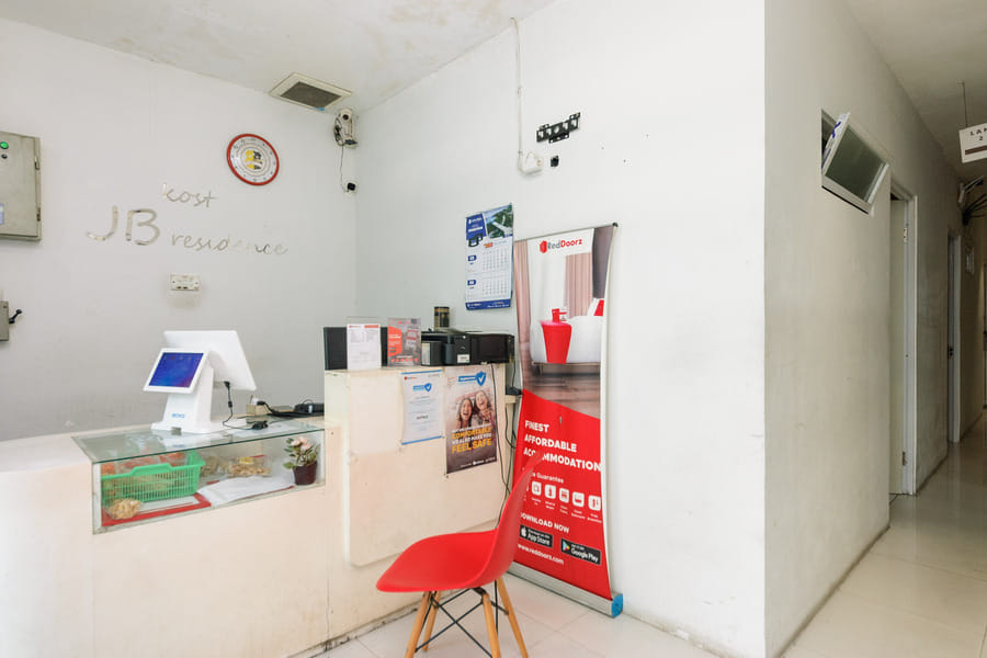 RedDoorz near Seasons City Mall