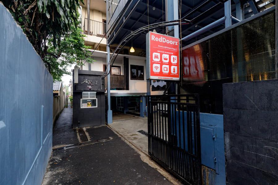 RedDoorz Premium @ Ampera Raya 2