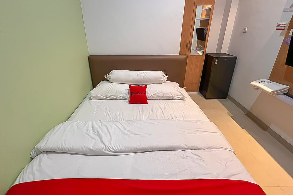 RedDoorz Room