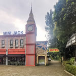 Hotel Container Inn Mitra RedDoorz