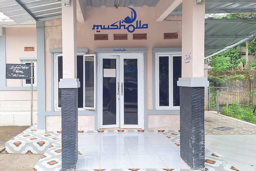 Urbanview Hotel Penginapan Ananda