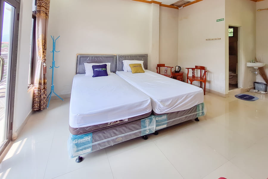 Urbanview Hotel Penginapan Ananda