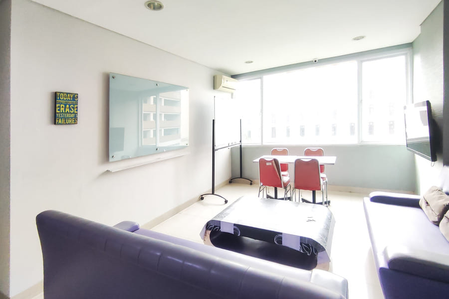 RedDoorz Plus Near ICE BSD Minerva