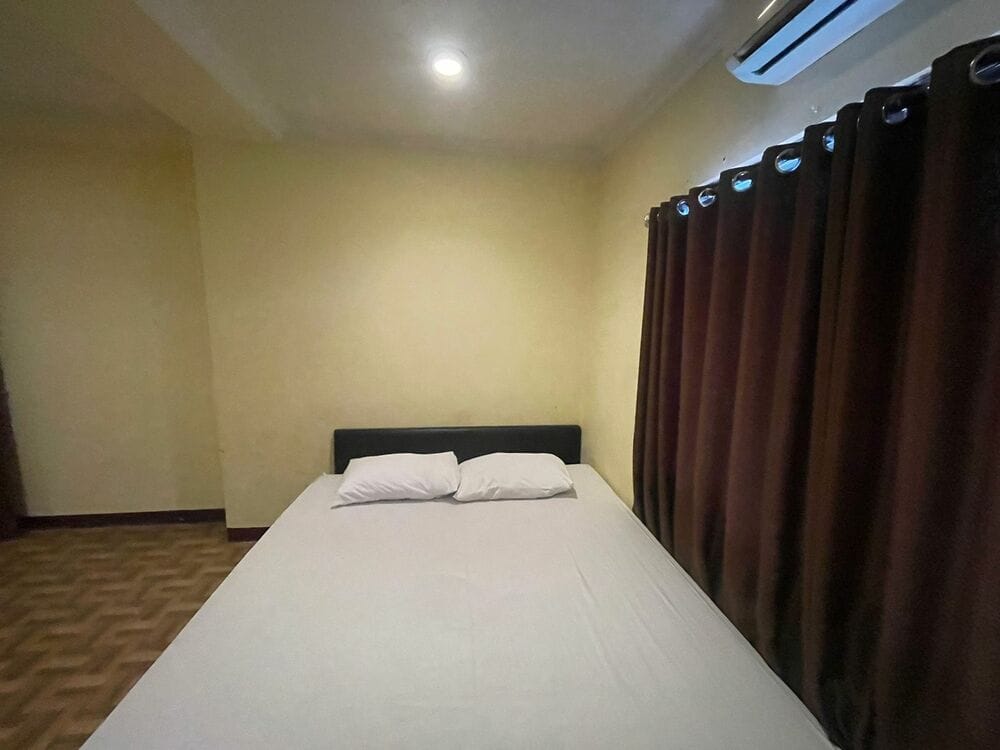 RedDoorz Family Room