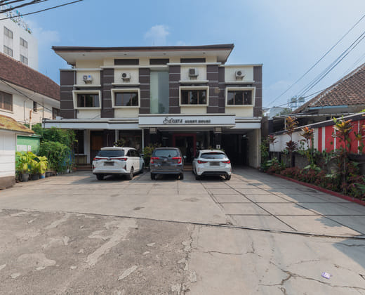 Urbanview Hotel Sakura Bandung