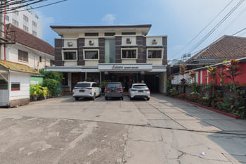 Urbanview Hotel Sakura Bandung