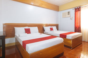 RedDoorz @ Farm Side Hotel Laoag City