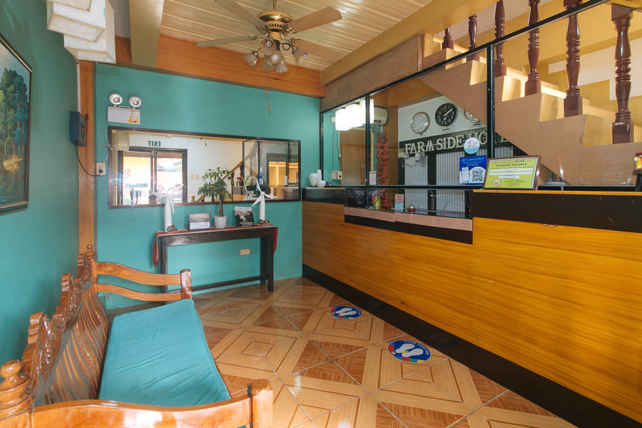 RedDoorz @ Farm Side Hotel Laoag City