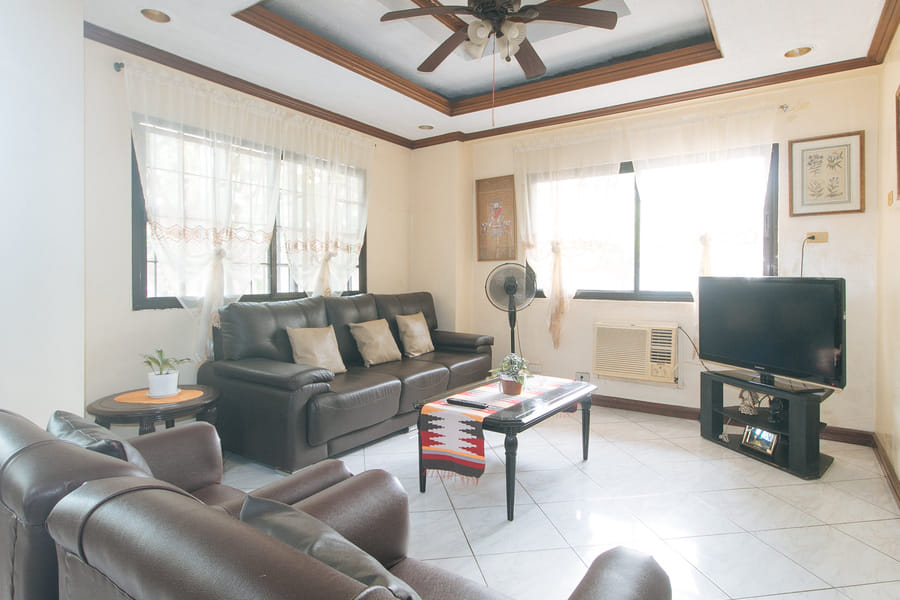 RedDoorz @ Tondaligan Beach Hotel