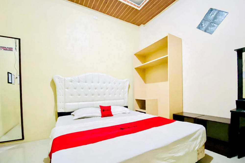 RedDoorz Deluxe Room