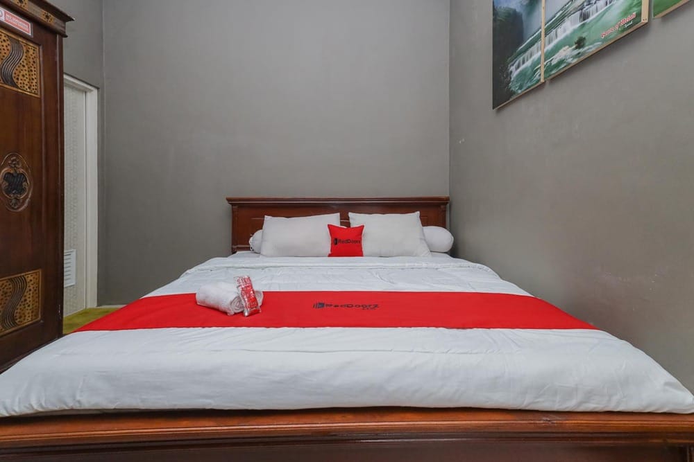 RedDoorz Room