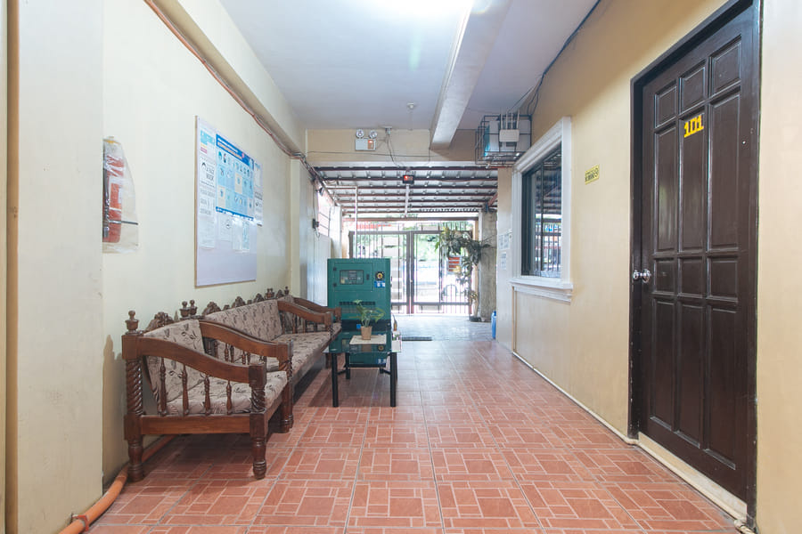 CM Apartelle Iloilo International Airport by RedDoorz