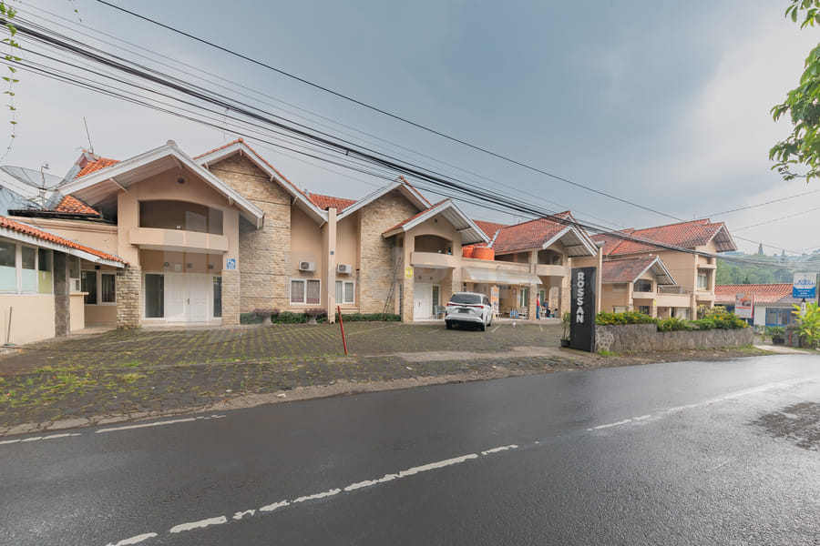 Rossan Villa Hotel near Kampus UPI Setiabudhi