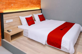 RedDoorz @ Hotel D'Praya Pati