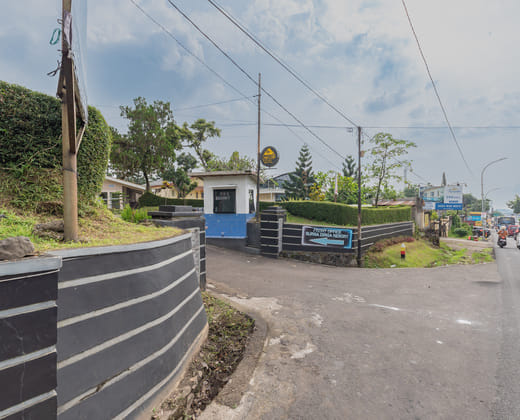 RedDoorz @ House Of Dirga Cisarua Puncak