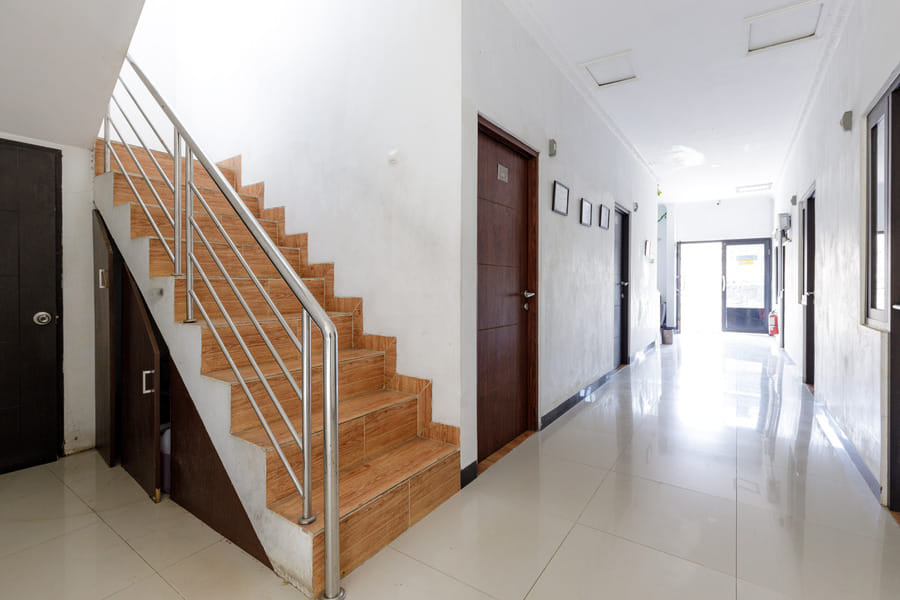 RedDoorz Plus near Trans Studio Cibubur 2.