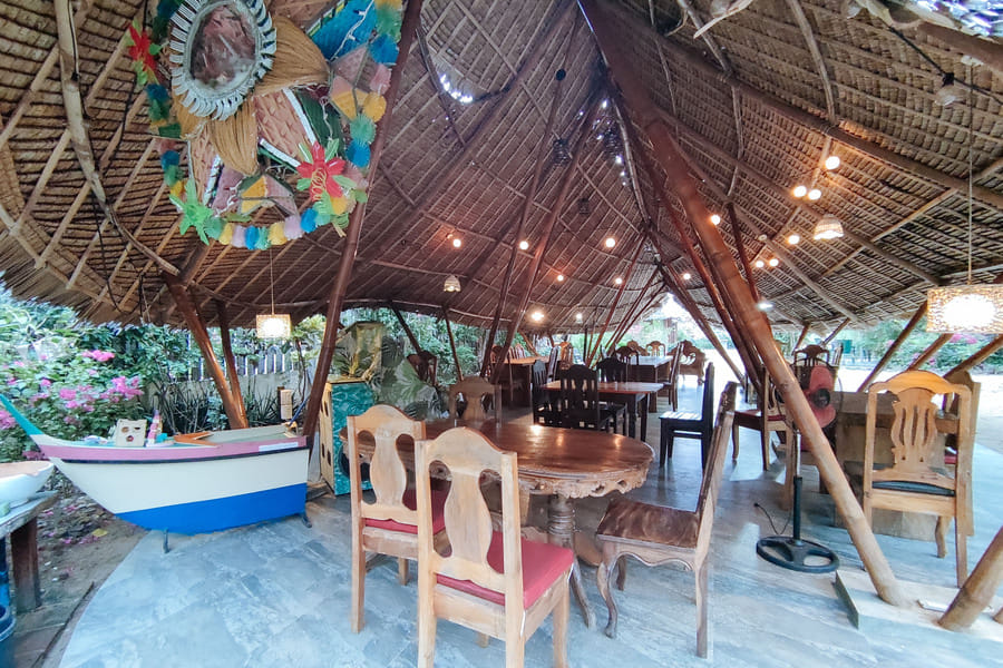 The Clara Beach and Guest House (official)