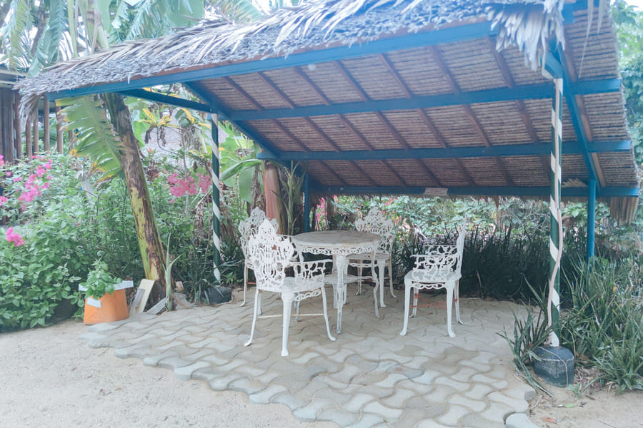 The Clara Beach and Guest House (official)