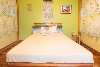 The Clara Beach and Guest House (official)