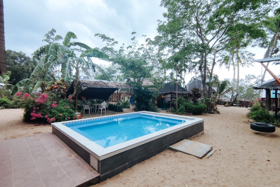 The Clara Beach and Guest House (official)