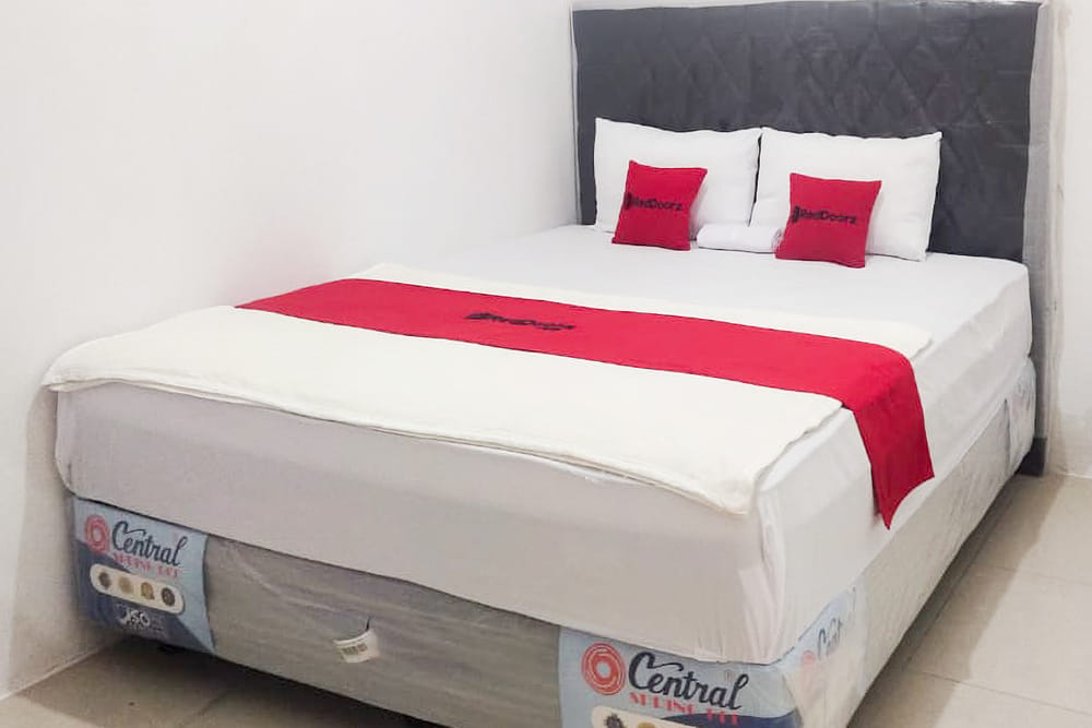 RedDoorz Room