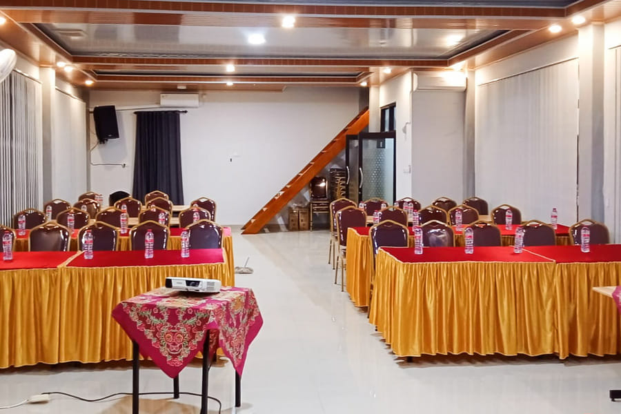 RedDoorz Plus @ New Favour Hotel Gunung Dempo Pagar Alam