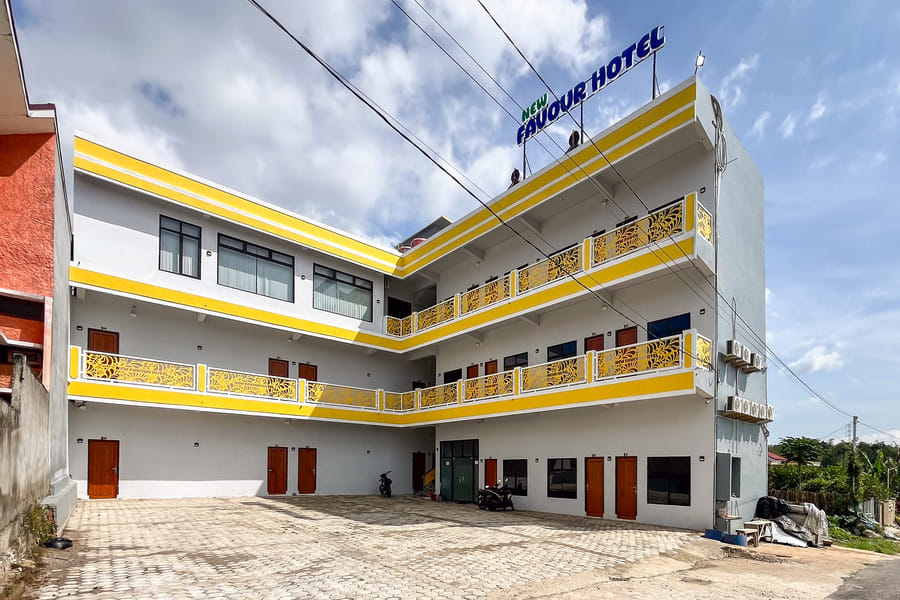 RedDoorz Plus @ New Favour Hotel Gunung Dempo Pagar Alam