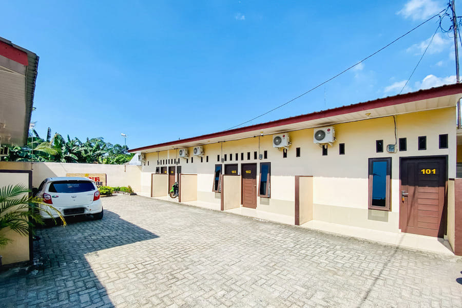 RedDoorz @ Shine Guest House Tebing Tinggi