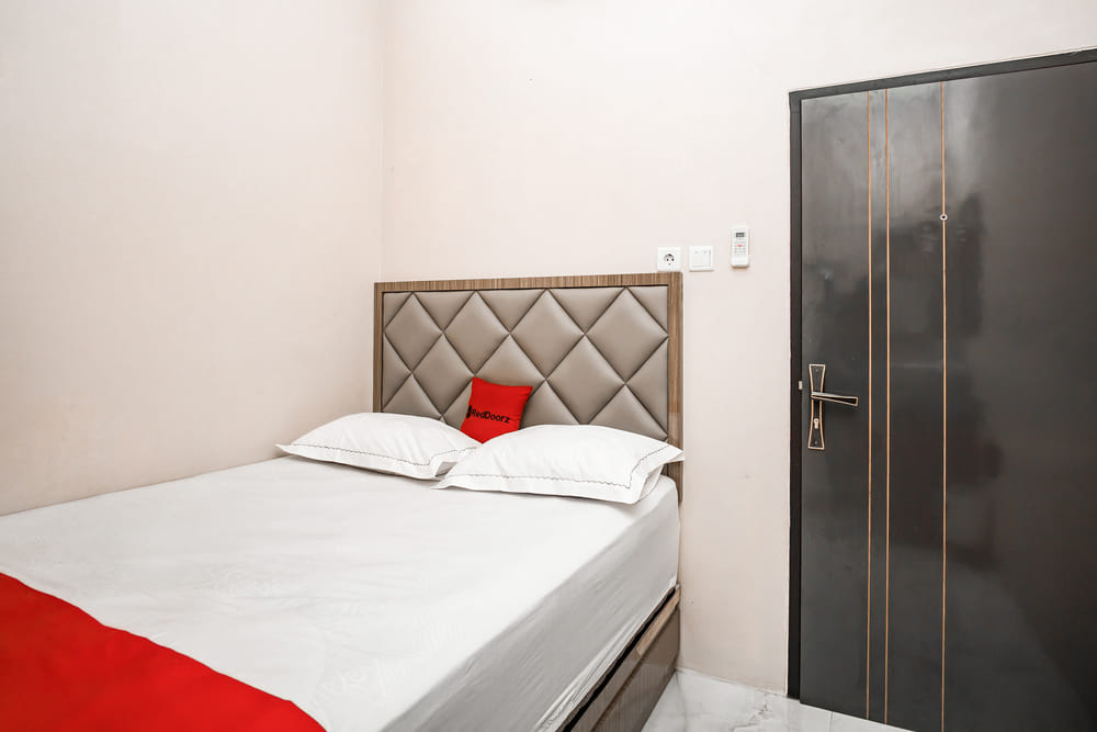 RedDoorz Room