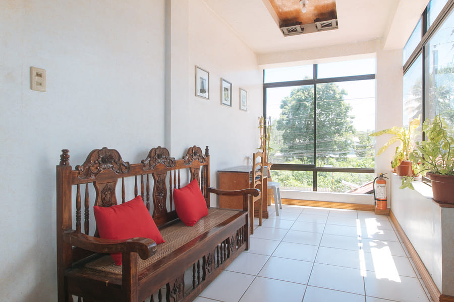 RedDoorz @ Coco Grove Tourist Inn