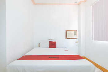 RedDoorz @ Coco Grove Tourist Inn