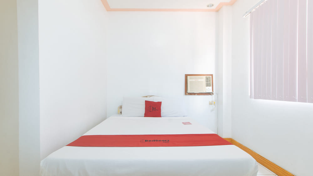 RedDoorz Standard Room