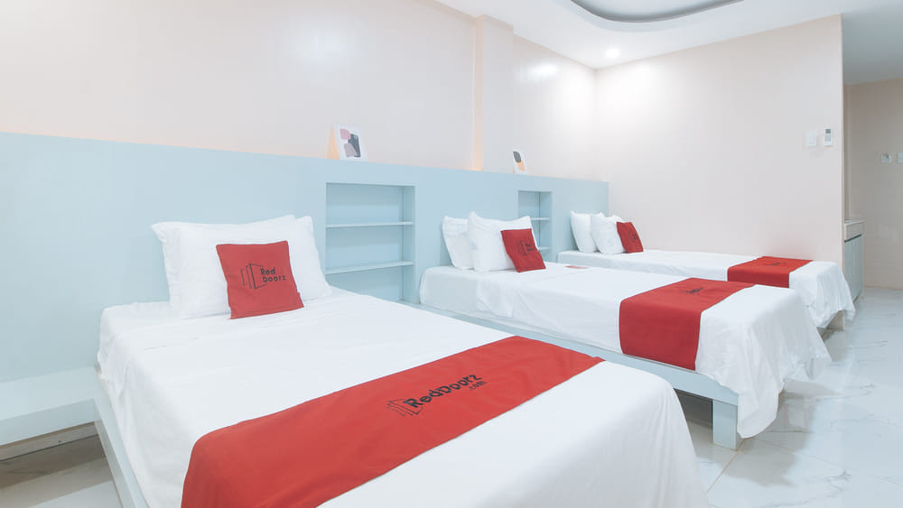 RedDoorz Deluxe Room