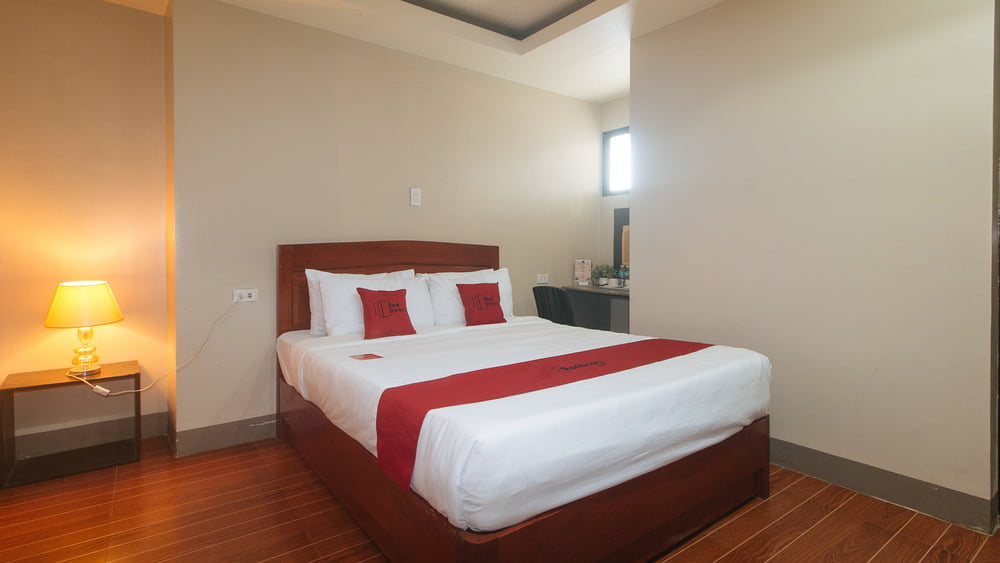 RedDoorz Deluxe Room