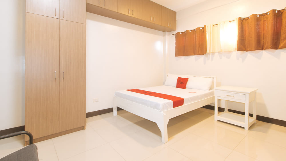 RedDoorz Triple Room