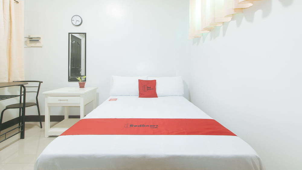 RedDoorz Standard Room