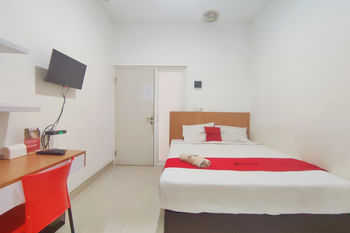 RedDoorz Syariah Near Simpang Lima Semarang