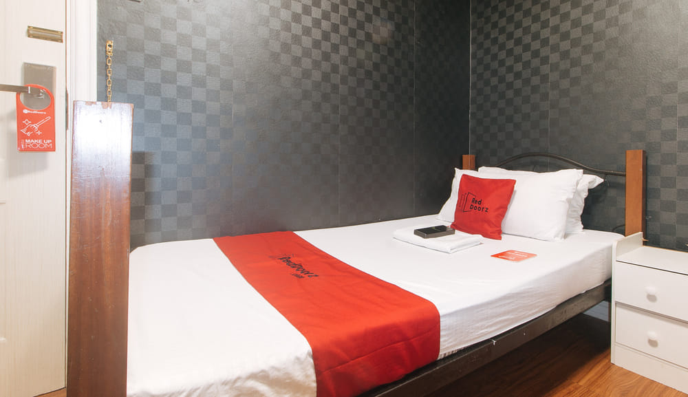 RedDoorz Single Room
