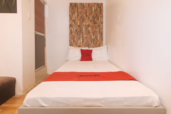 Reddoorz @ Prince Hotel near NAIA T1