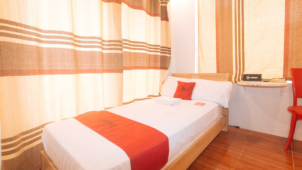 RedDoorz Standard Room