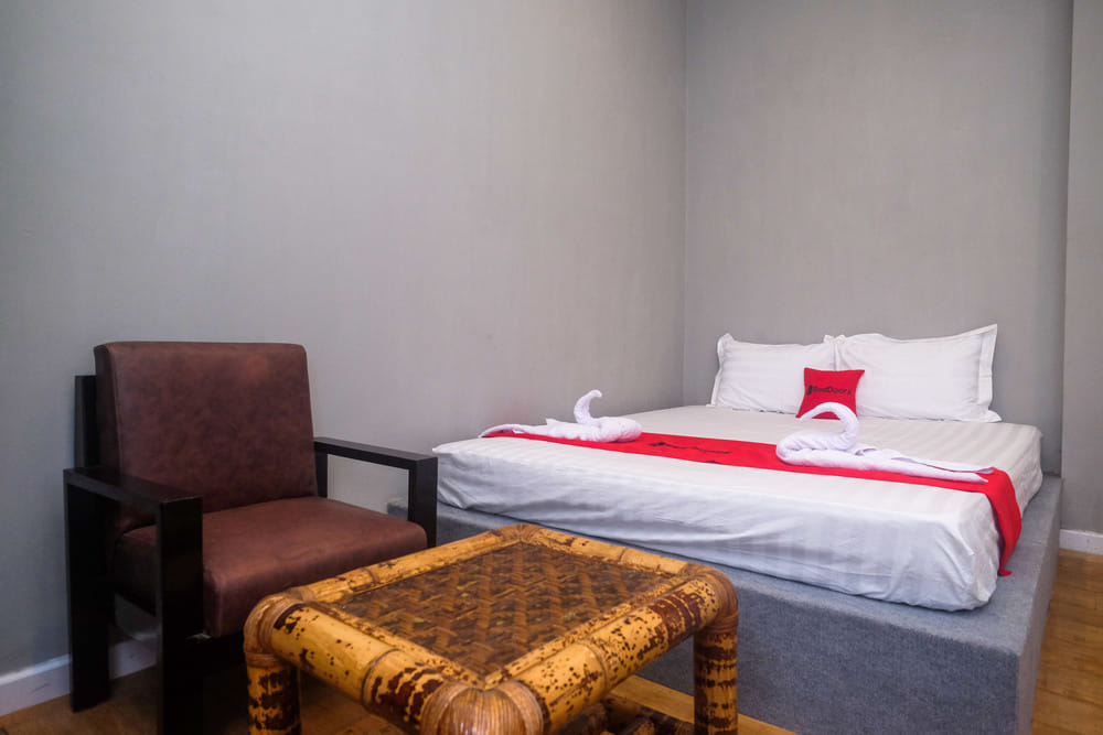 RedDoorz Deluxe Room