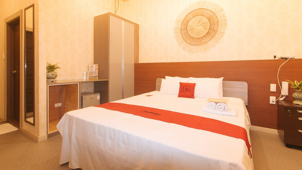 RedDoorz Deluxe Room