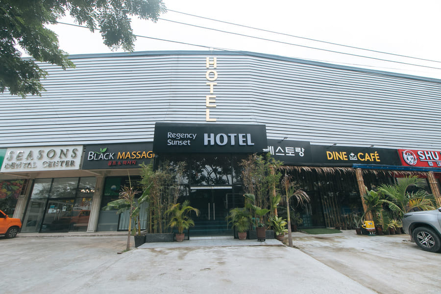 RedDoorz Premium @ Regency Sunset Hotel