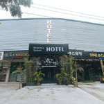 RedDoorz Premium @ Regency Sunset Hotel