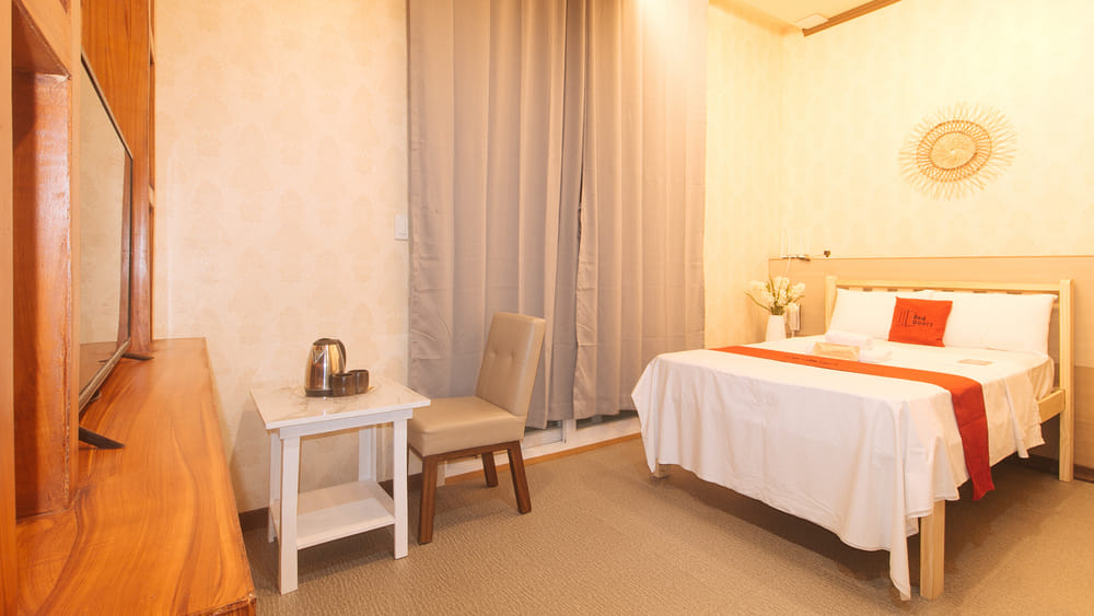 RedDoorz Single Room