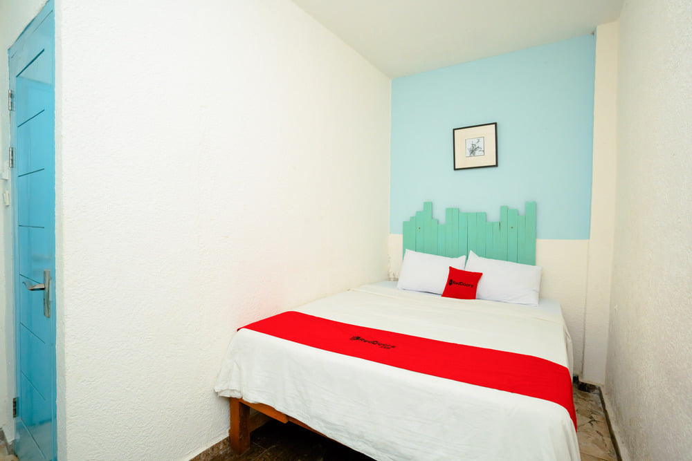 RedDoorz Room