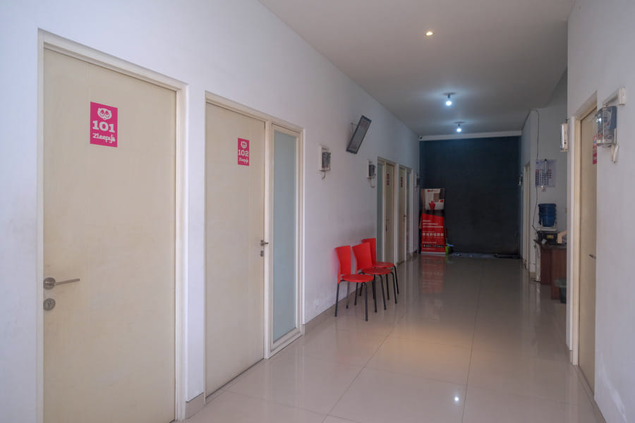 RedDoorz Syariah Near Simpang Lima Semarang