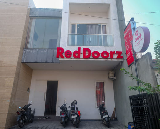 RedDoorz Syariah Near Simpang Lima Semarang