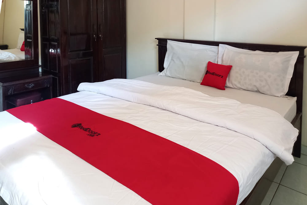 RedDoorz Superior Room